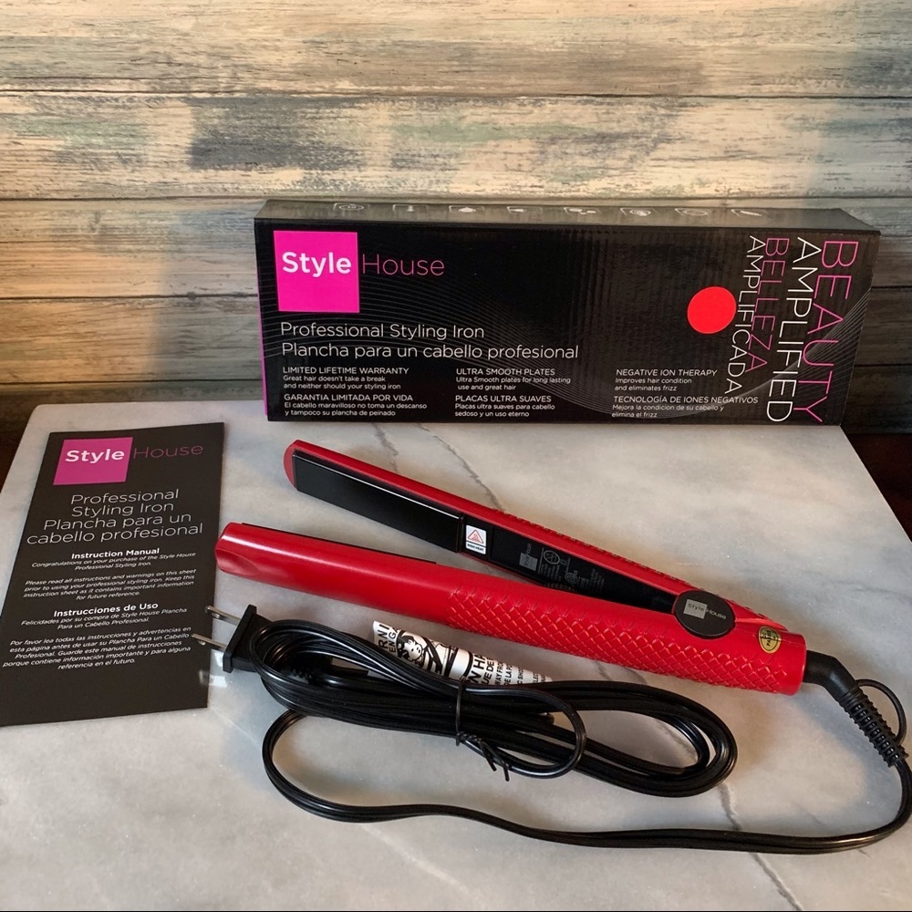 Professional Ceramic Styling Iron NEW